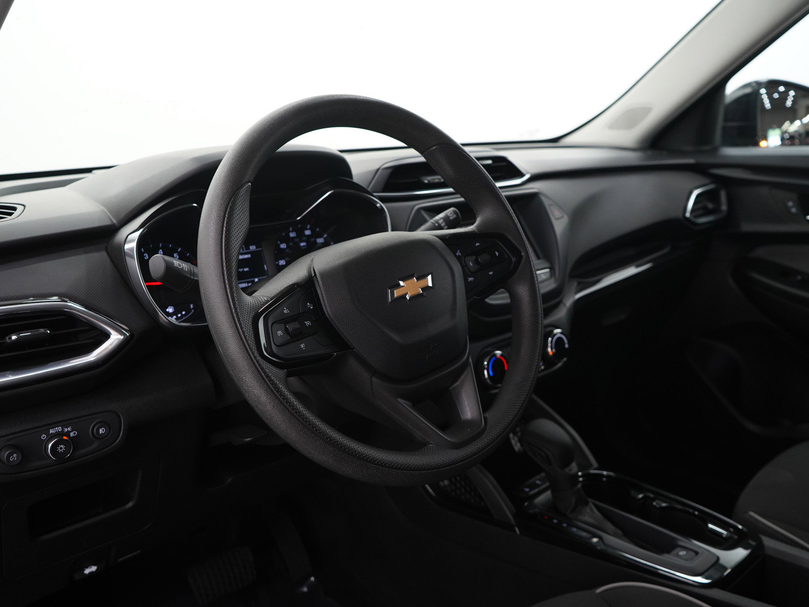Used 2023 Chevrolet TrailBlazer LT FWD image 24