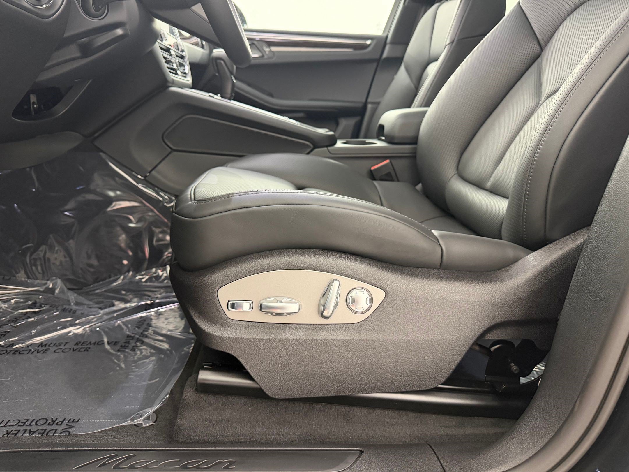 New 2026 Porsche Macan AWD/4WD image 22