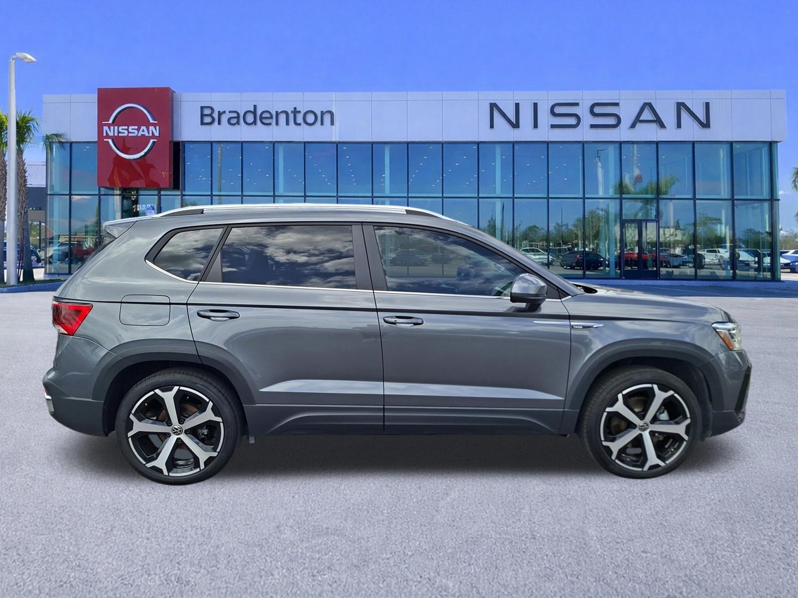 Used 2023 Volkswagen Taos SEL AWD/4WD image 4