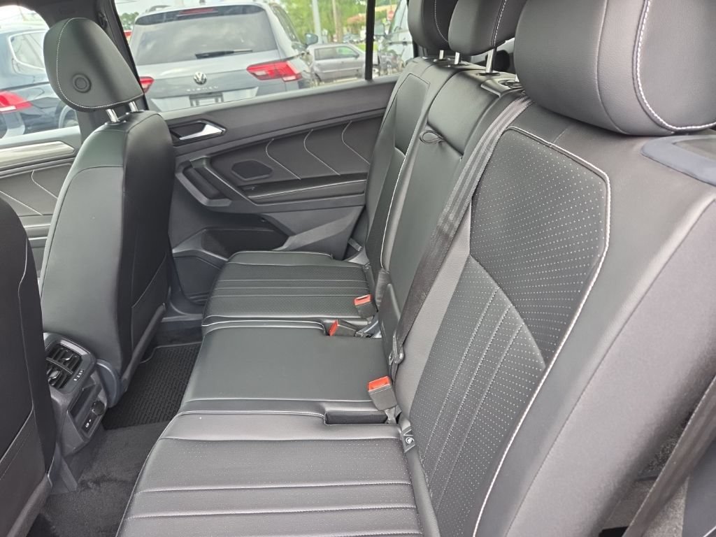 Certified 2024 Volkswagen Tiguan SE R-Line FWD image 13