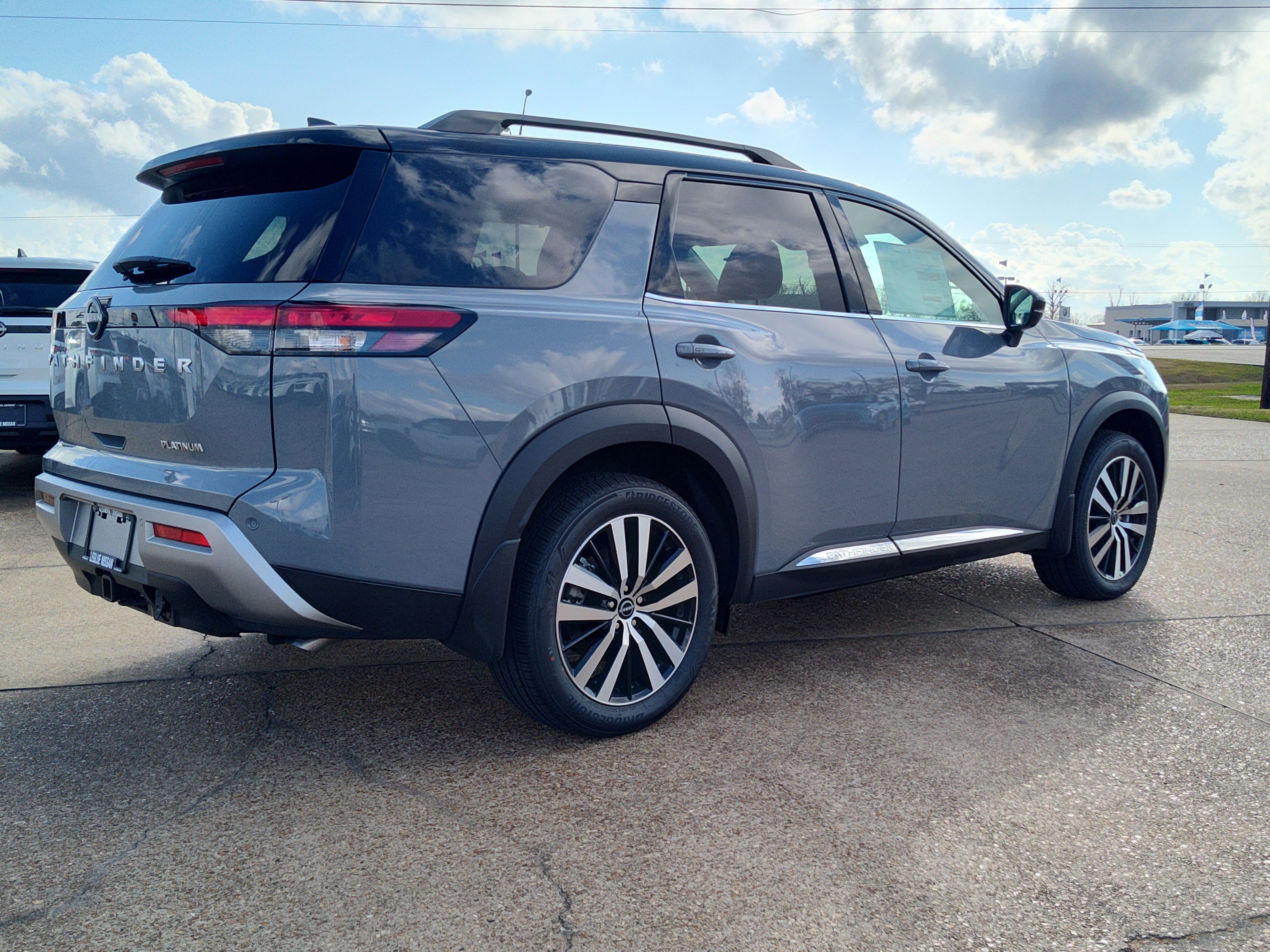 New 2025 Nissan Pathfinder Platinum w/ Cargo Package image 5