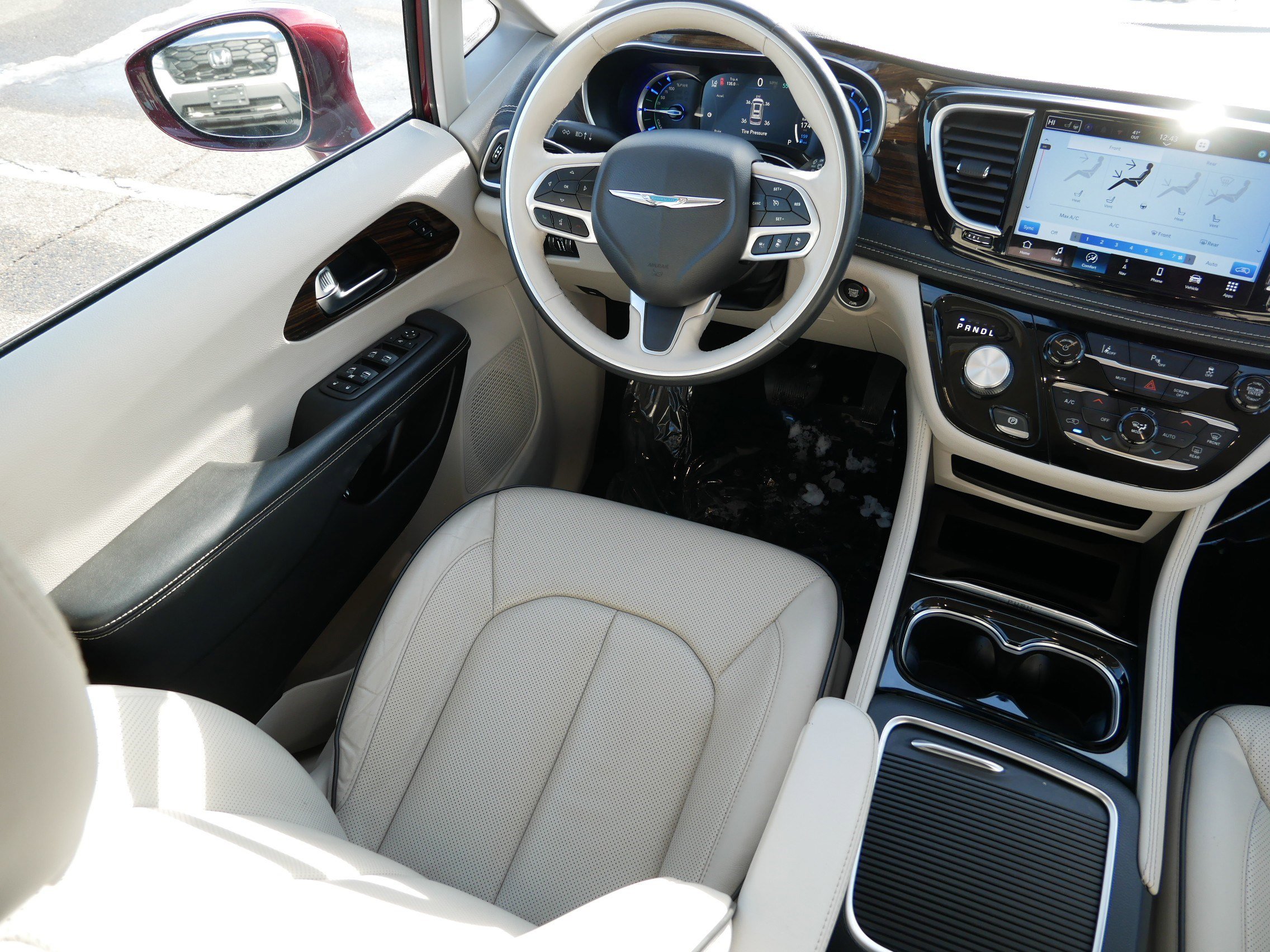 Used 2021 Chrysler Pacifica Limited image 9