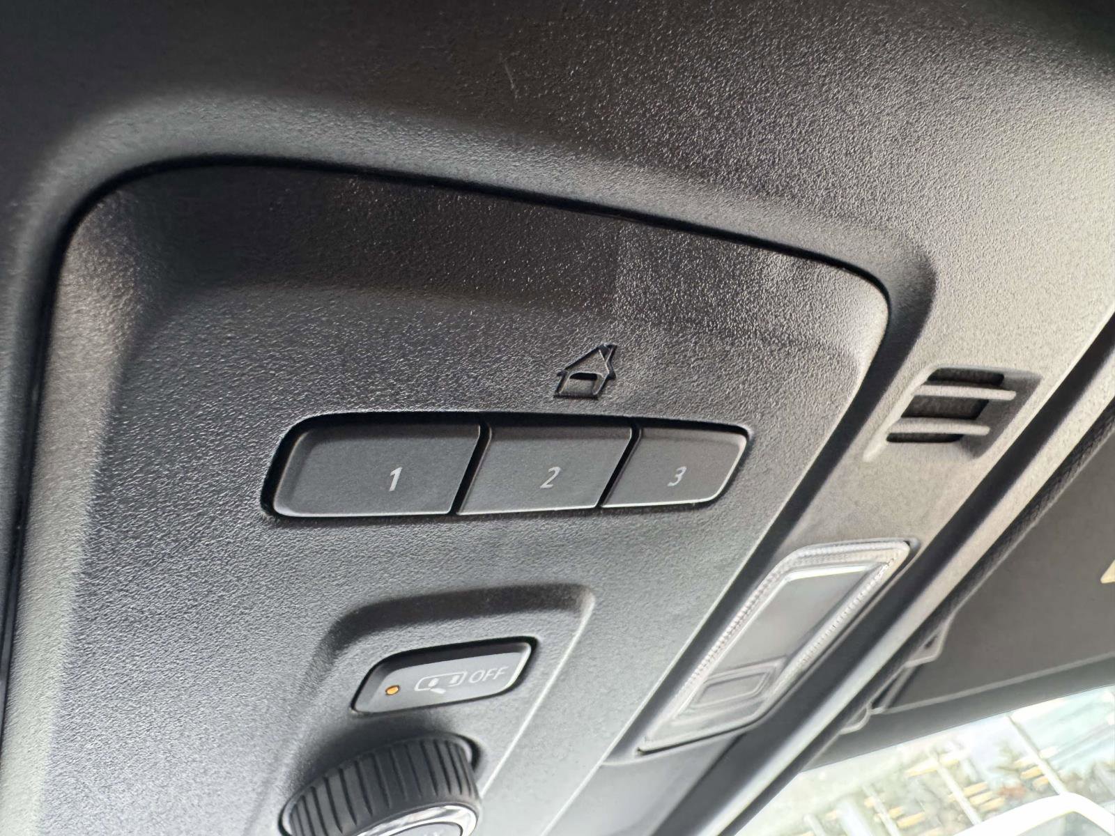 Used 2024 GMC Yukon SLT image 33