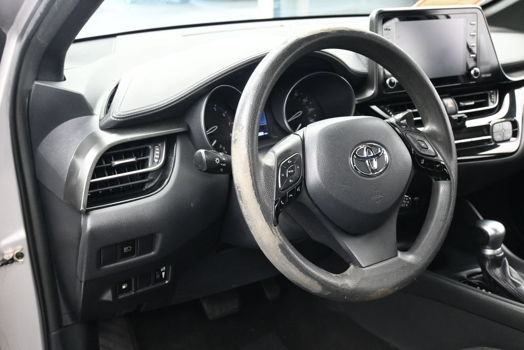 Used 2019 Toyota C-HR LE FWD image 14
