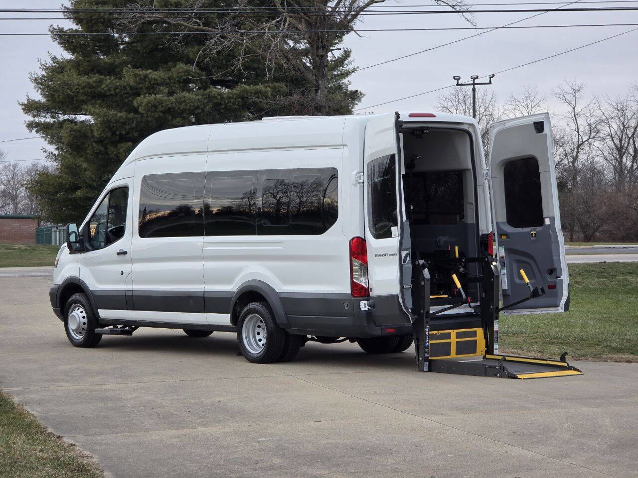 Used 2017 Ford Transit 350 XL image 2