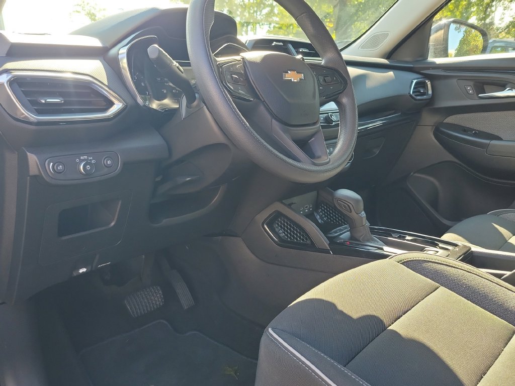 Used 2022 Chevrolet TrailBlazer LT w/ Convenience Package FWD image 25