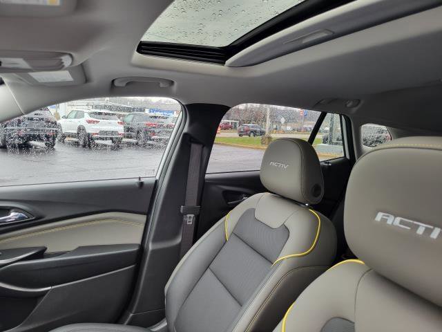 Used 2024 Chevrolet Trax ACTIV w/ Sunroof Package image 10