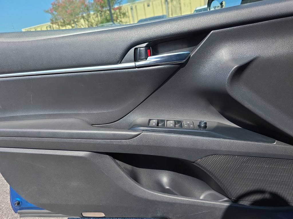 Used 2019 Toyota Camry LE FWD image 17