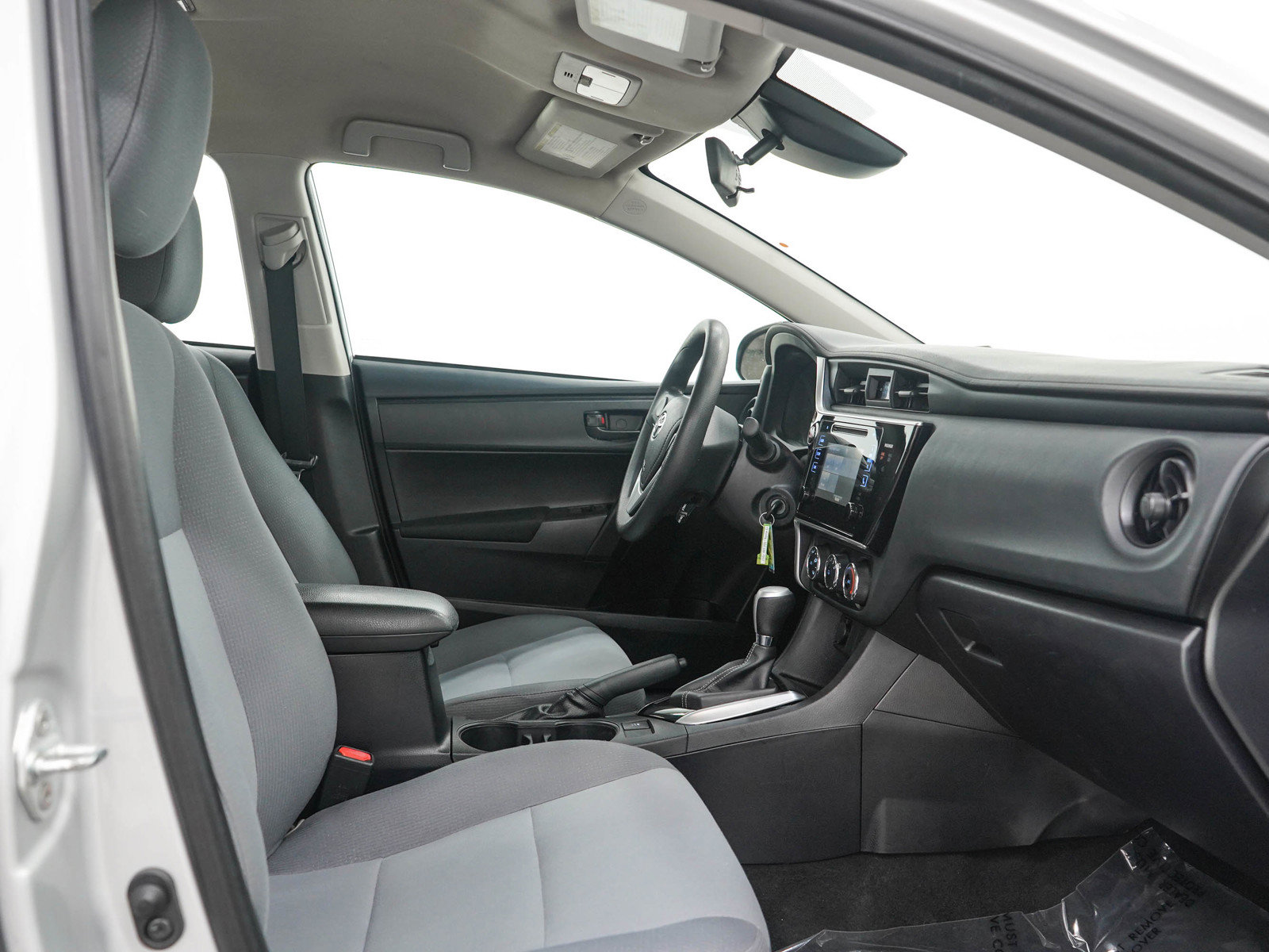 Used 2017 Toyota Corolla L FWD image 11