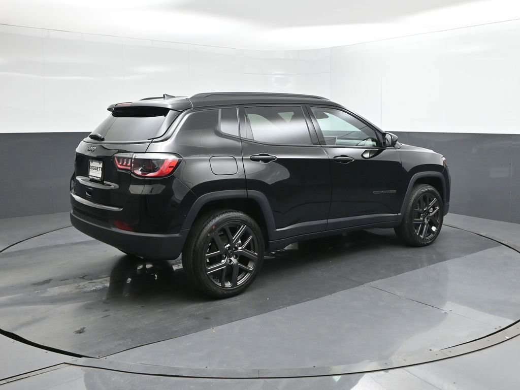 New 2026 Jeep Compass Latitude image 11