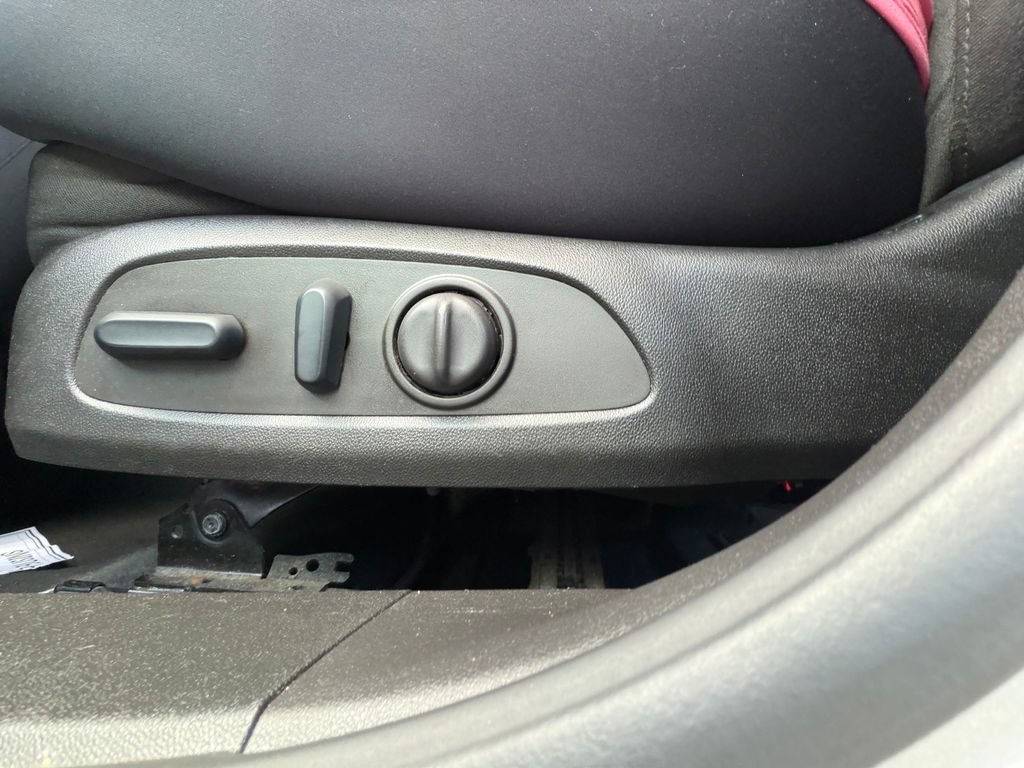 Used 2022 Chevrolet Malibu LT FWD image 12