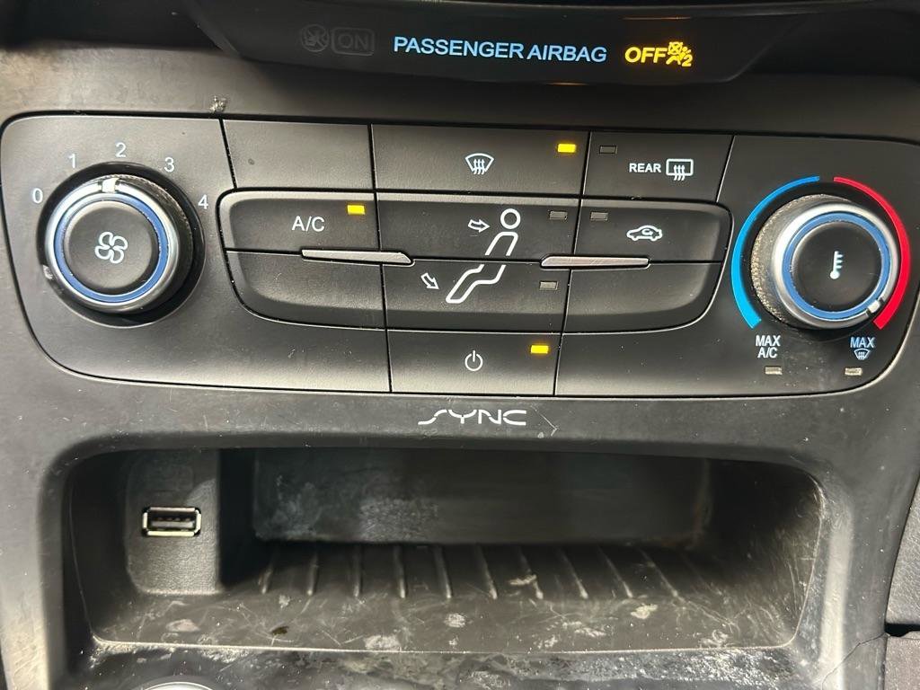 Used 2015 Ford Focus SE FWD image 19