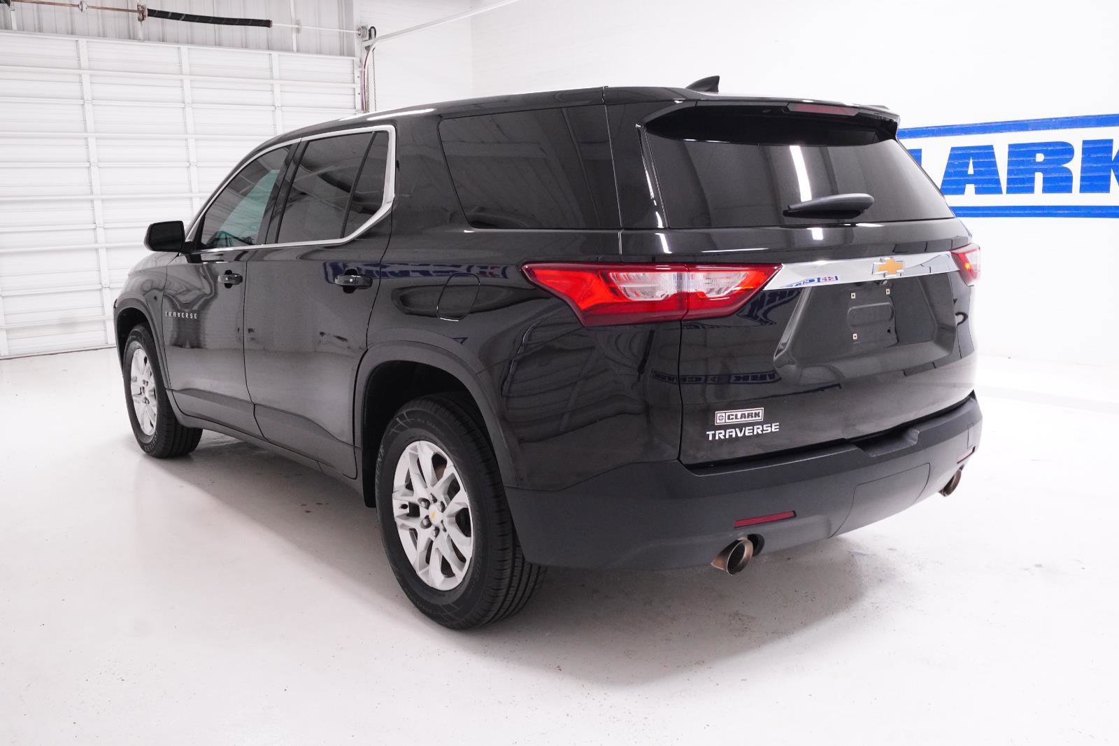 Used 2021 Chevrolet Traverse LS FWD image 9