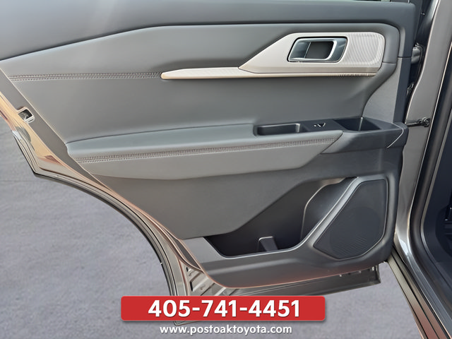 Used 2025 Ford Explorer Active w/ Active Comfort Package RWD image 28