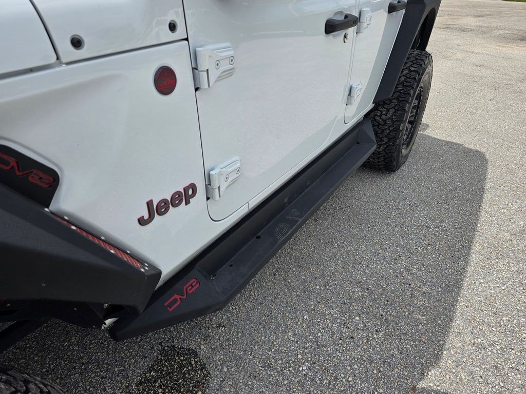 Used 2022 Jeep Wrangler Unlimited Rubicon w/ Xtreme Recon 35" Tire Package AWD/4WD image 13