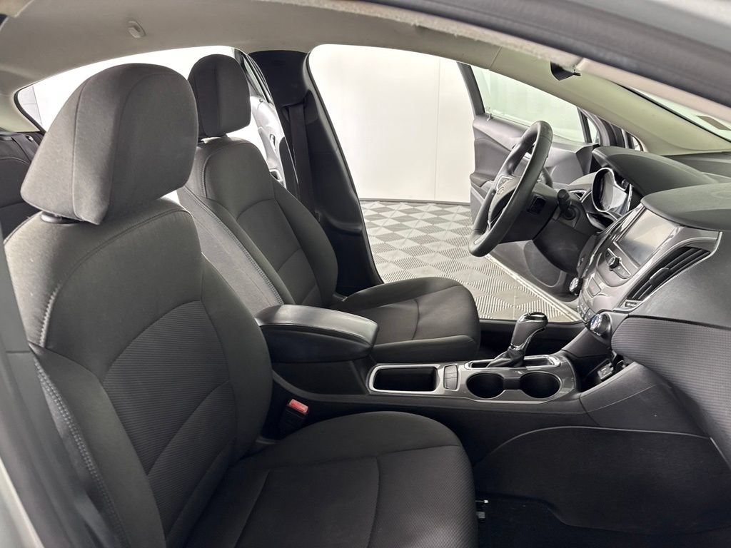 Used 2017 Chevrolet Cruze LT w/ LT Convenience Package FWD image 33