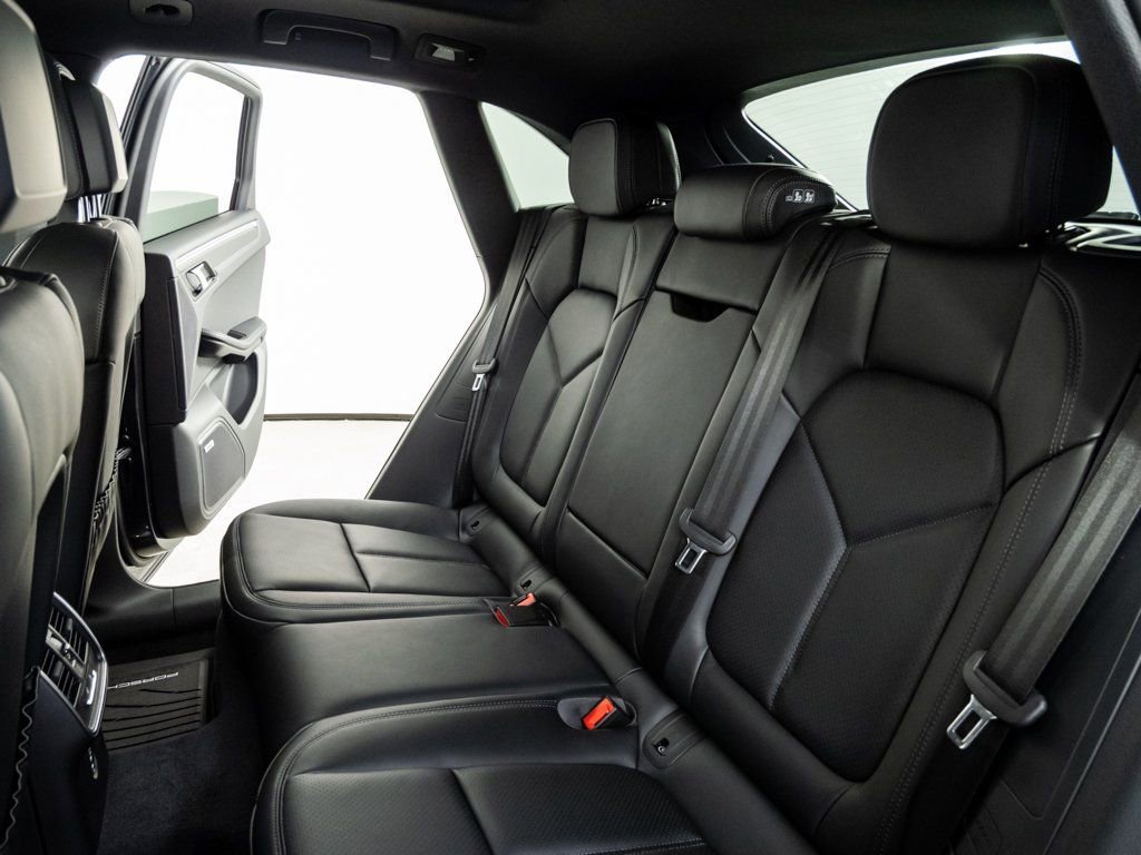 New 2026 Porsche Macan image 22