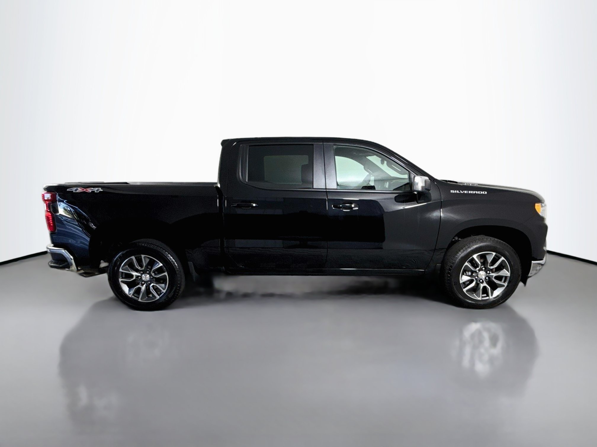 Used 2024 Chevrolet Silverado 1500 LT AWD/4WD image 11