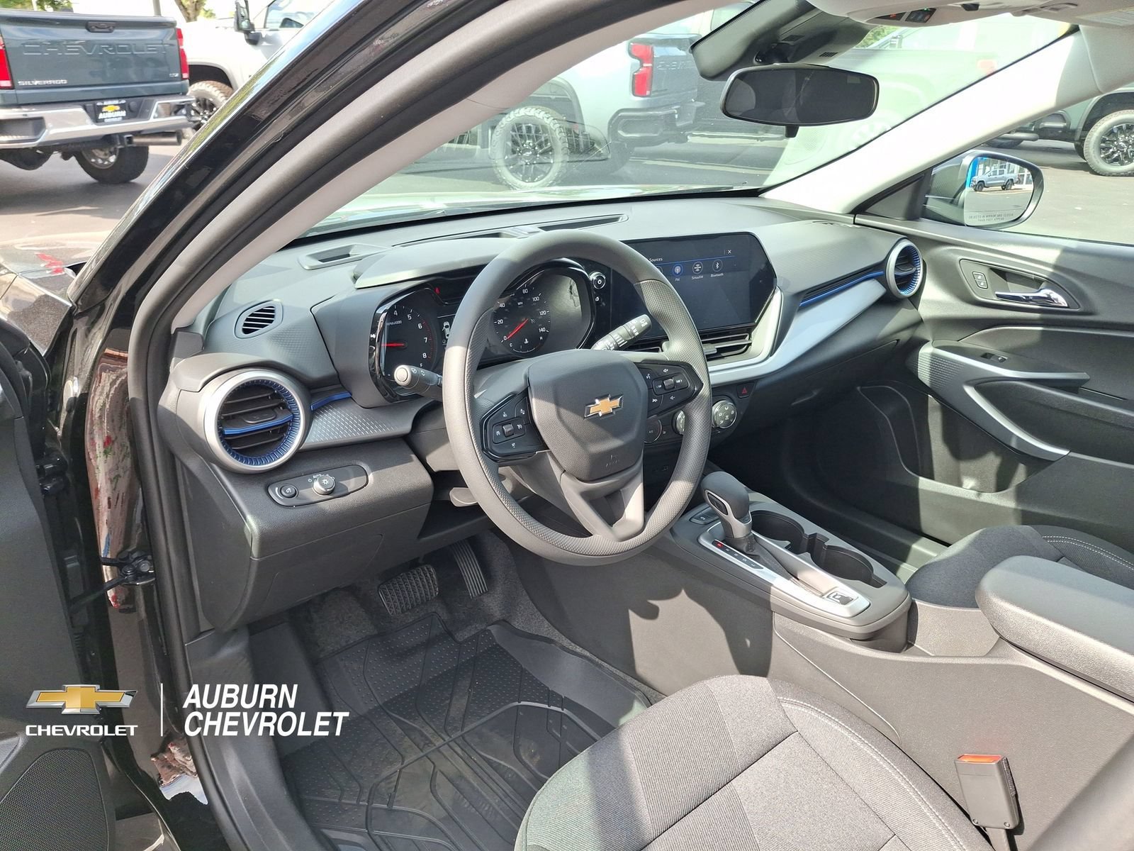 New 2026 Chevrolet Trax LS w/ LS Convenience Package FWD image 16