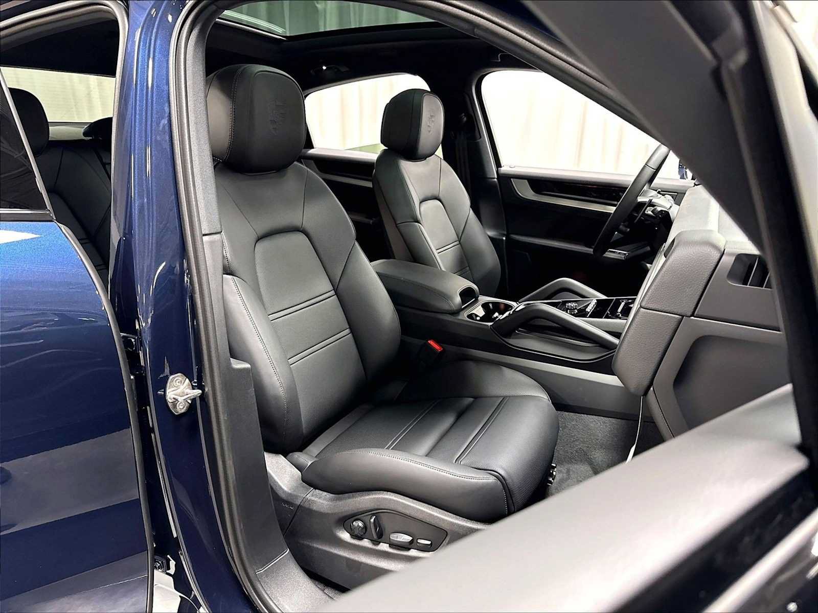 New 2026 Porsche Cayenne Coupe AWD/4WD image 29
