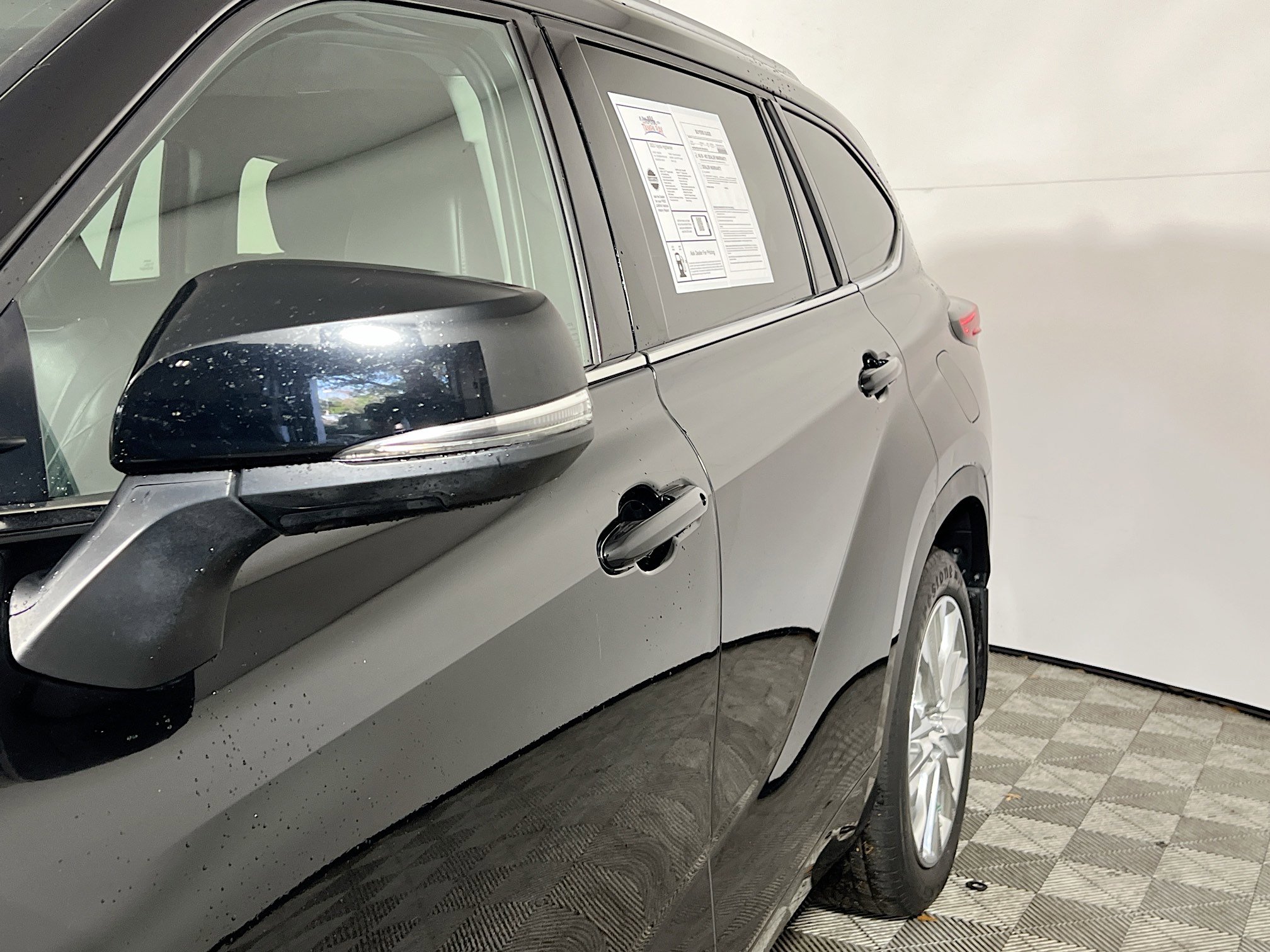 Used 2023 Toyota Highlander Limited image 13