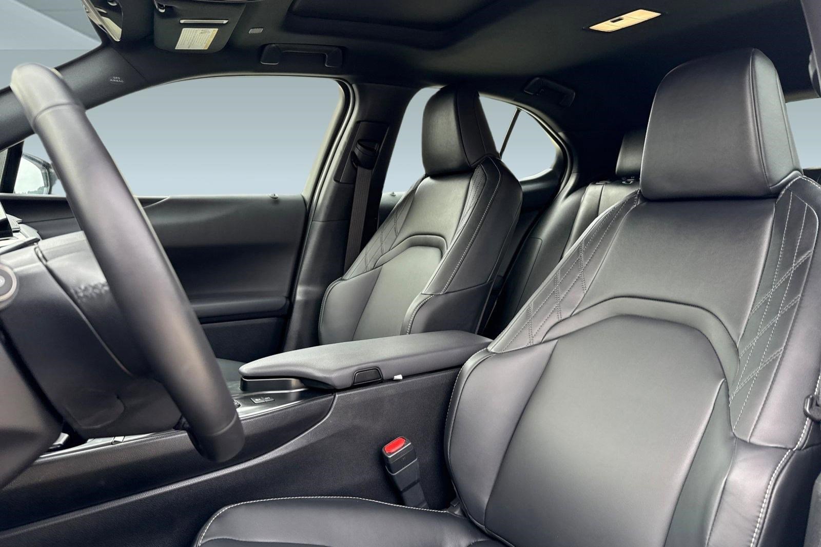 Certified 2025 Lexus UX 300h FWD w/ Accessory Package (Z2) image 5