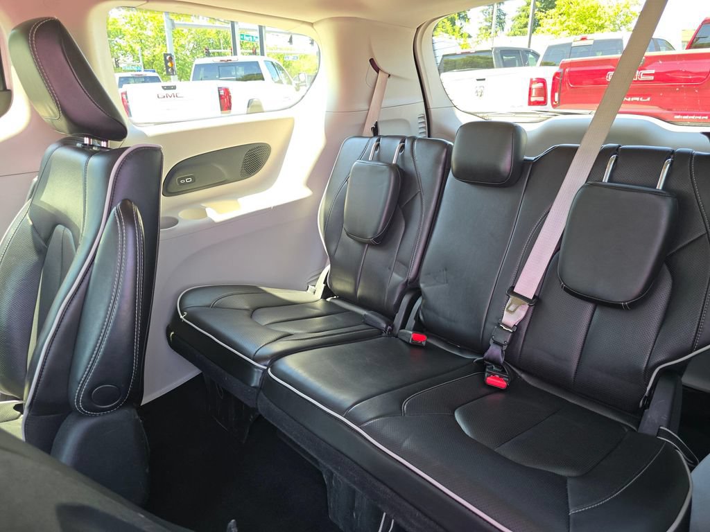Used 2023 Chrysler Pacifica Limited FWD image 18