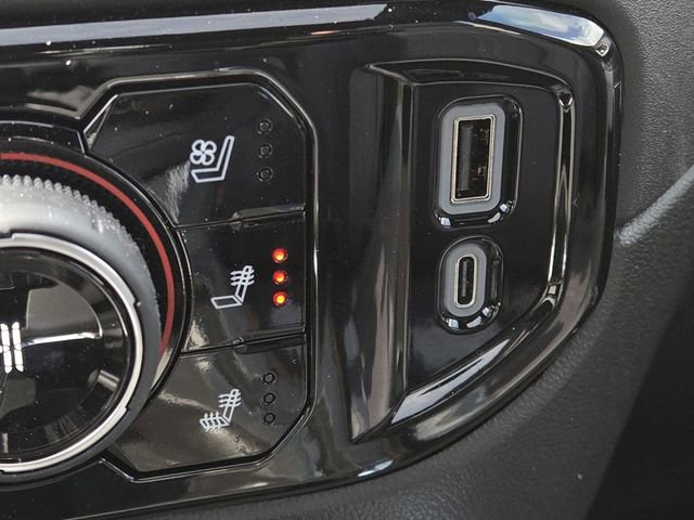 Certified 2025 Chevrolet Silverado 1500 High Country w/ Technology Package image 9