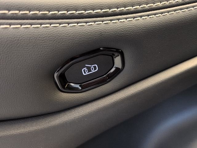 New 2026 Jeep Cherokee Laredo AWD/4WD image 15