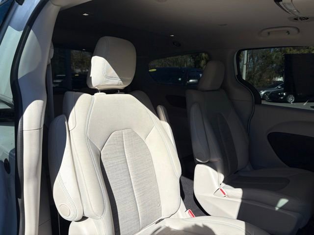 Used 2018 Chrysler Pacifica Touring Plus image 29