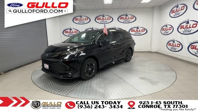Used 2024 Toyota Sienna XLE Woodland Edition AWD/4WD image 4