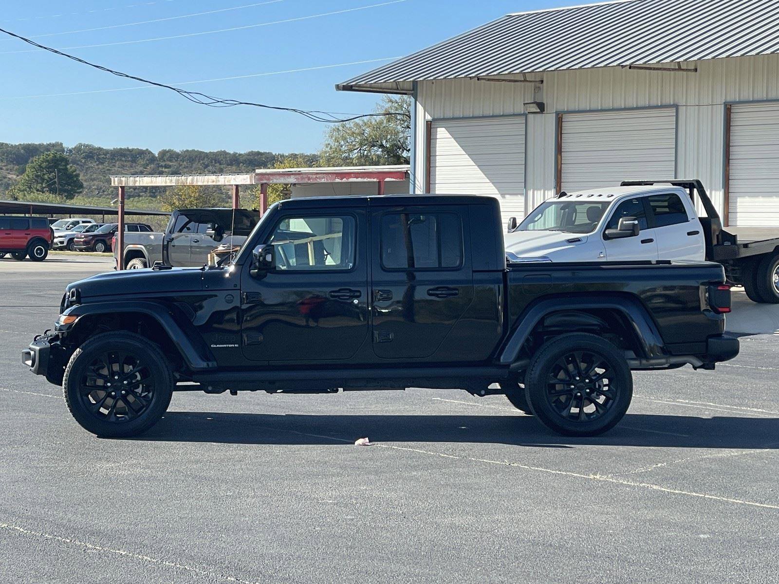 Used 2023 Jeep Gladiator Overland image 4