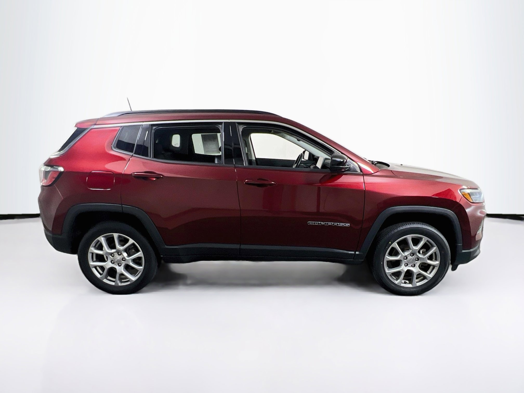 Used 2022 Jeep Compass Latitude AWD/4WD image 4