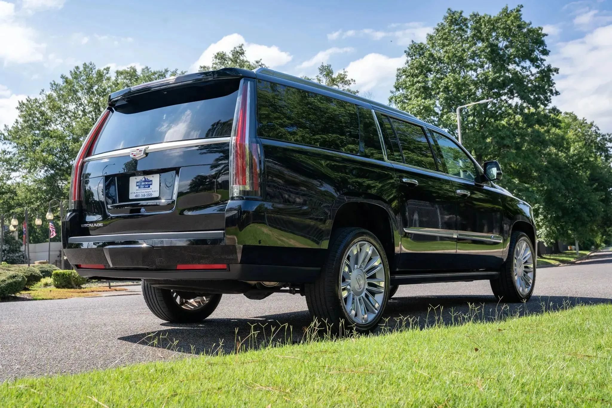 Used 2020 Cadillac Escalade ESV Platinum AWD/4WD image 5