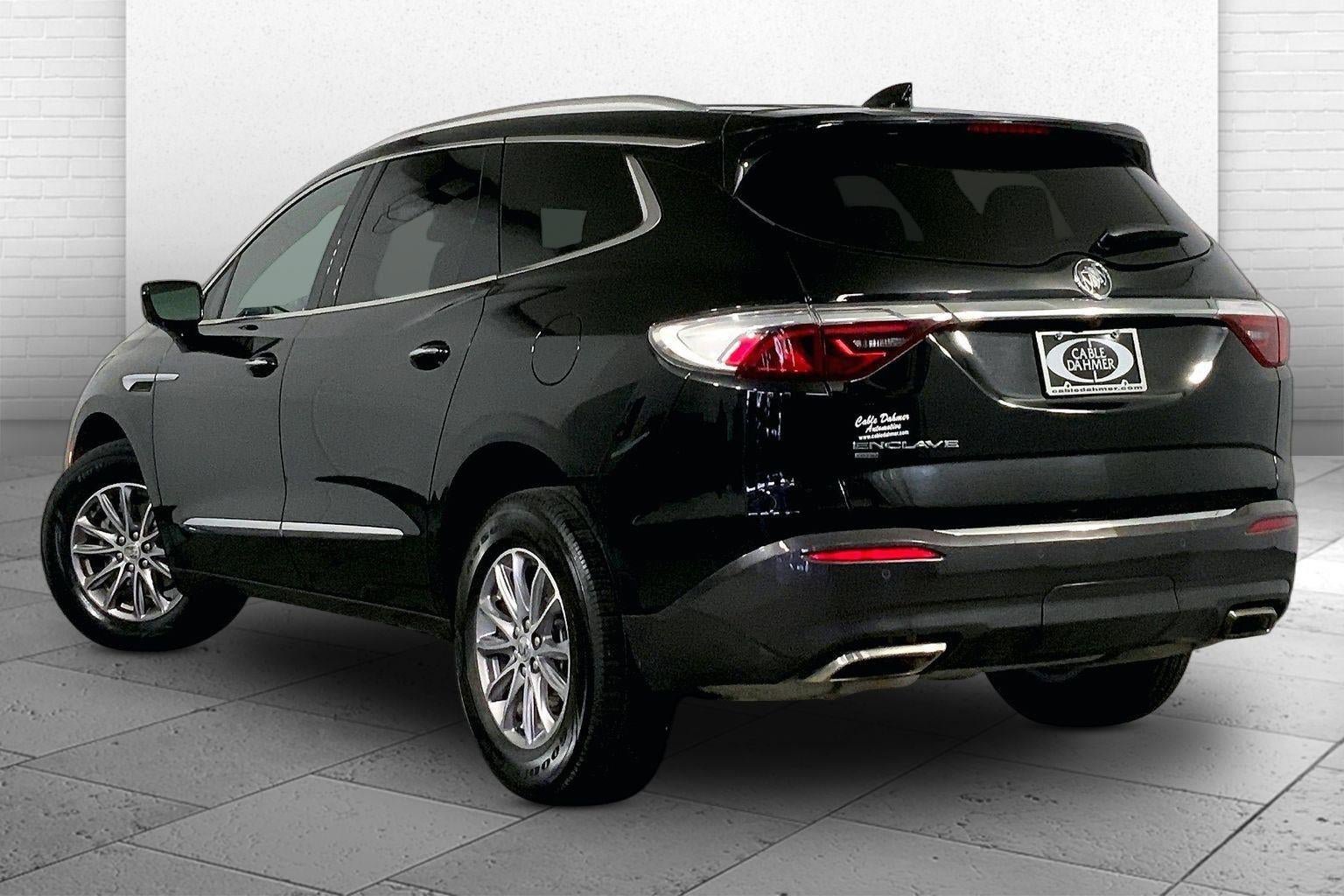 Used 2023 Buick Enclave Essence image 11