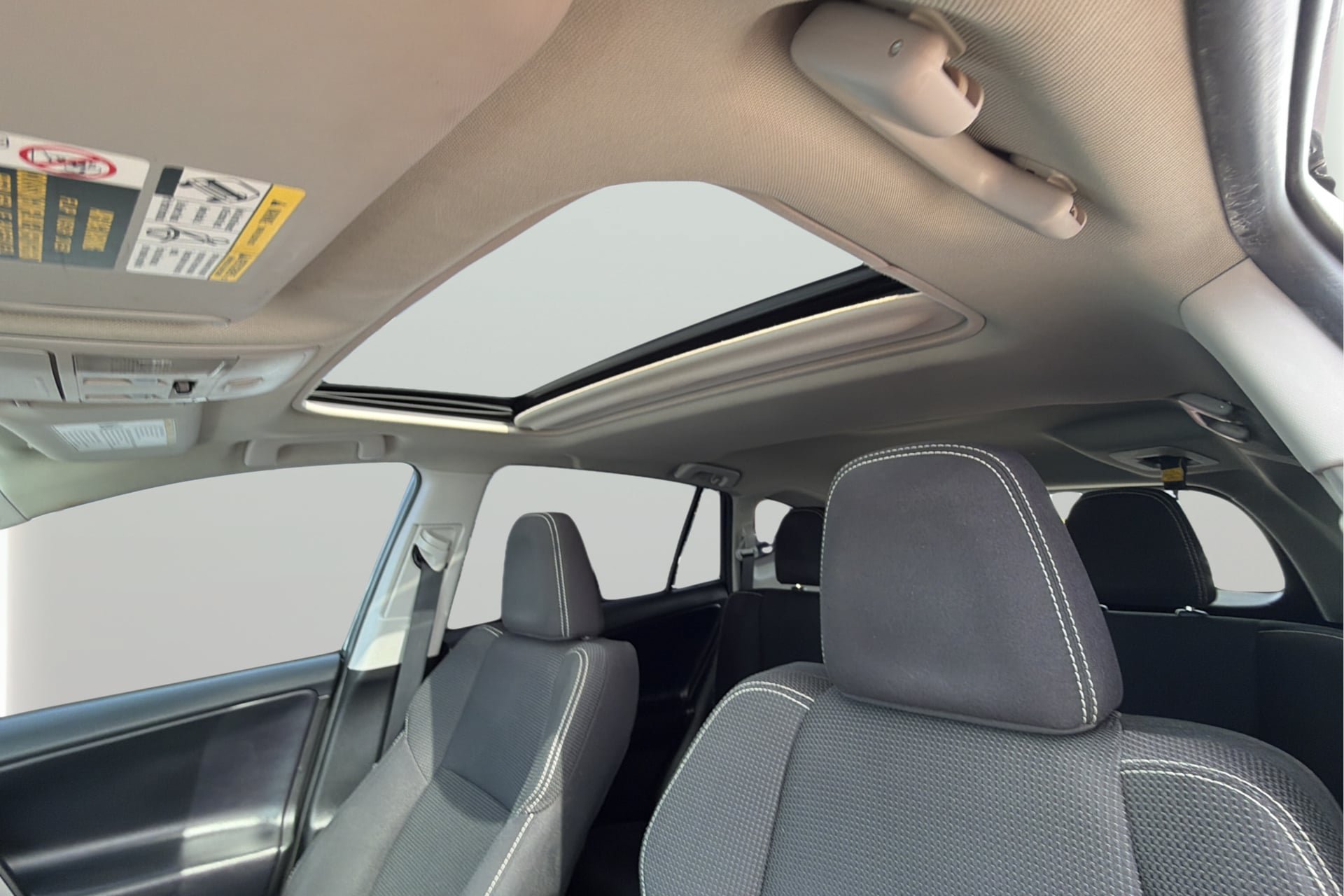 Used 2018 Toyota RAV4 XLE FWD image 30