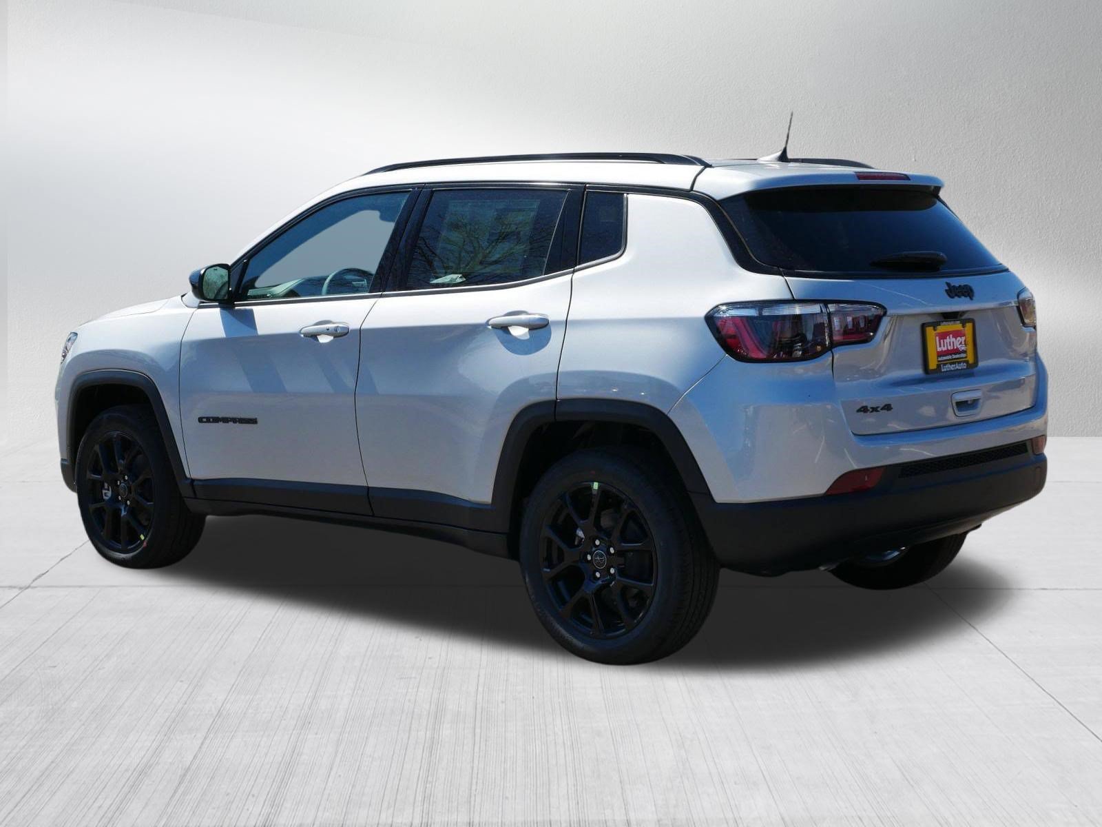 New 2026 Jeep Compass Latitude w/ Sun and Sound Group AWD/4WD image 5