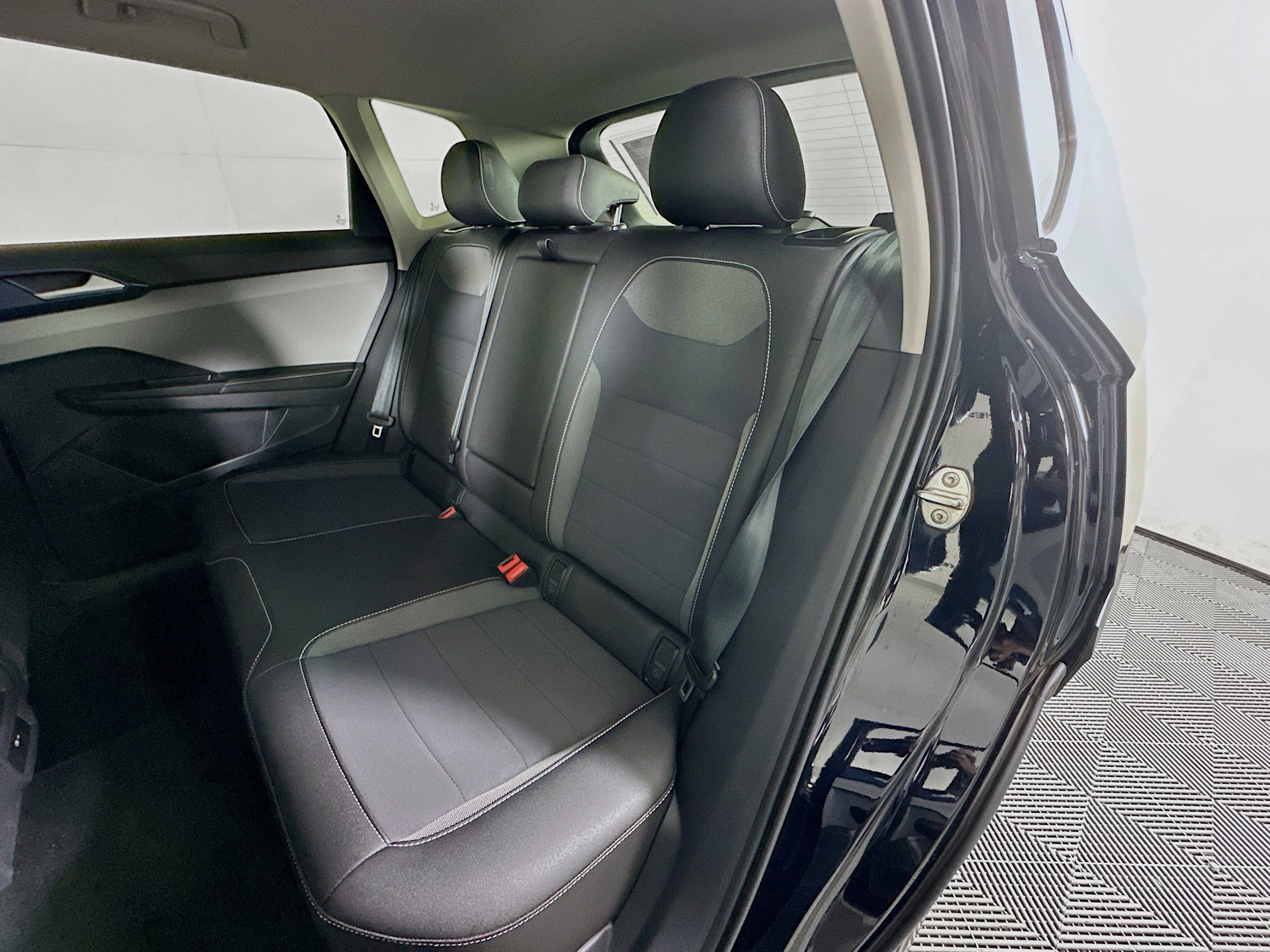 Used 2024 Volkswagen Taos SE image 26