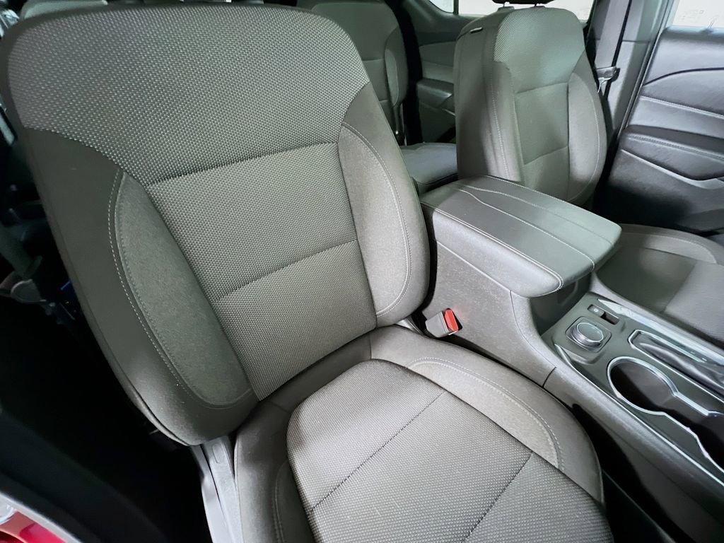 Used 2023 Chevrolet Traverse LT image 28