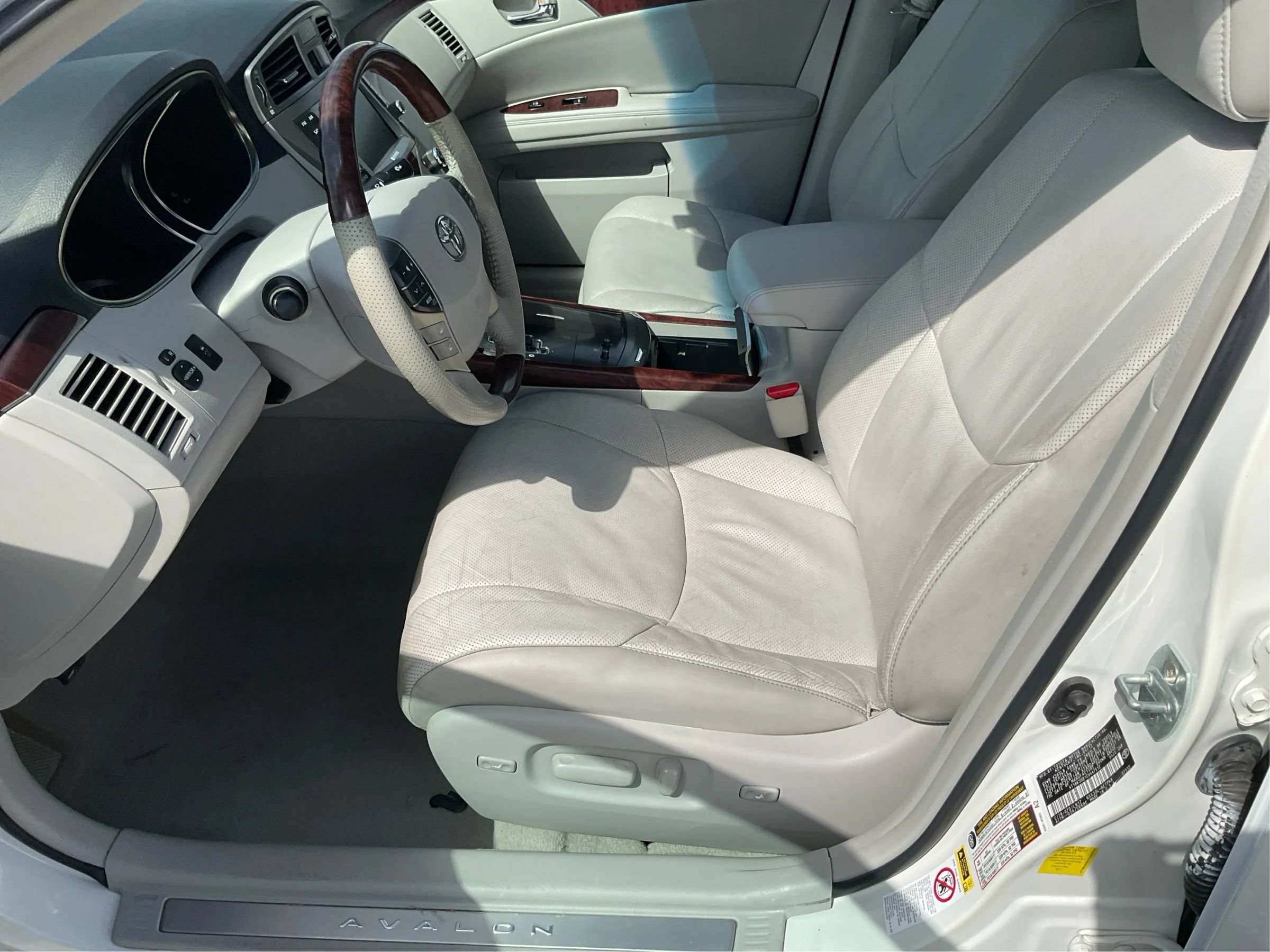 Used 2012 Toyota Avalon Limited FWD image 9