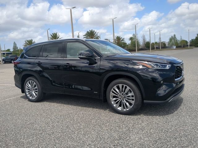 New 2026 Toyota Highlander Platinum AWD/4WD image 2