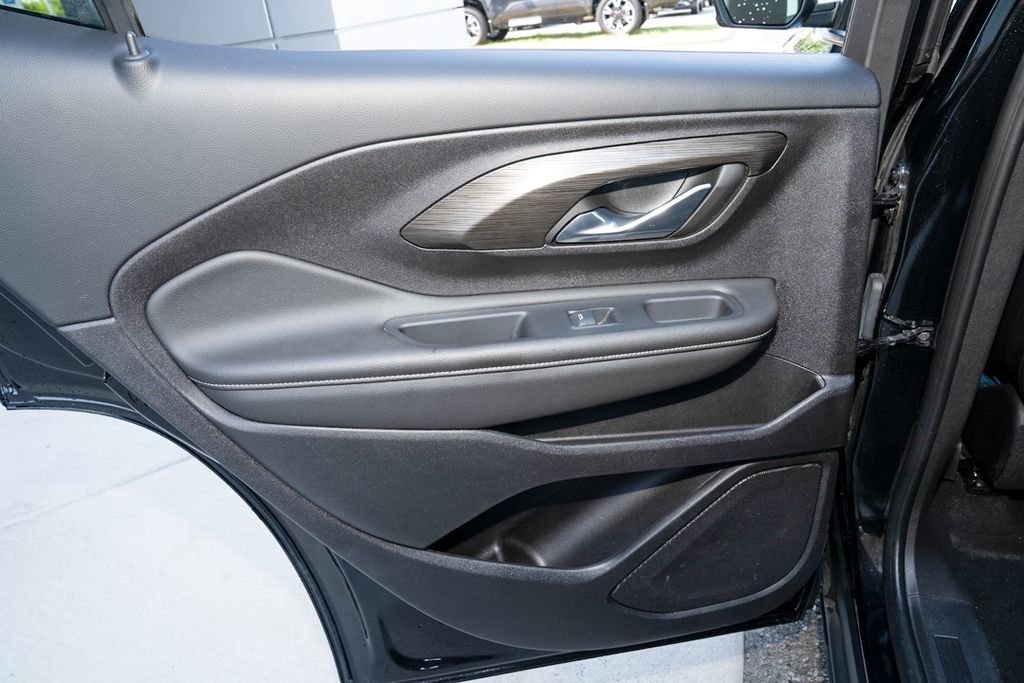 Used 2024 GMC Terrain SLT AWD/4WD image 10