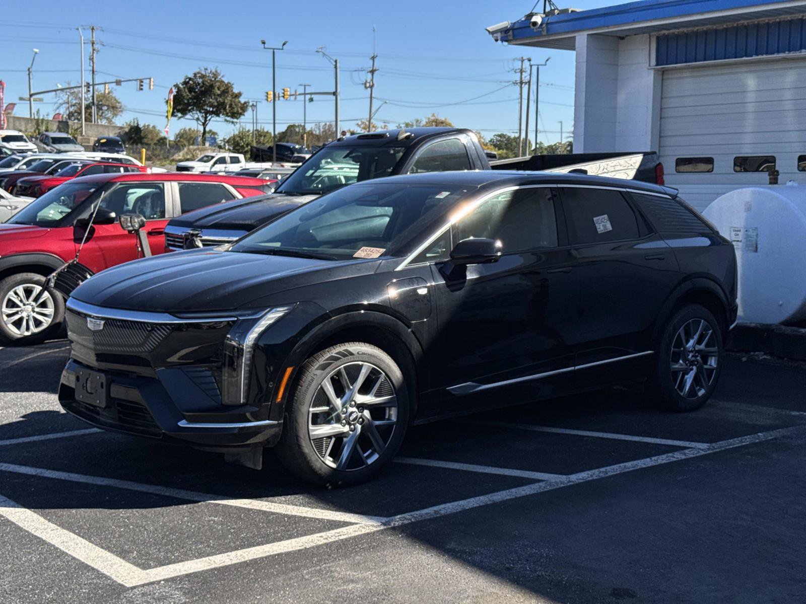 Used 2025 Cadillac Optiq Luxury 1 AWD/4WD image 1