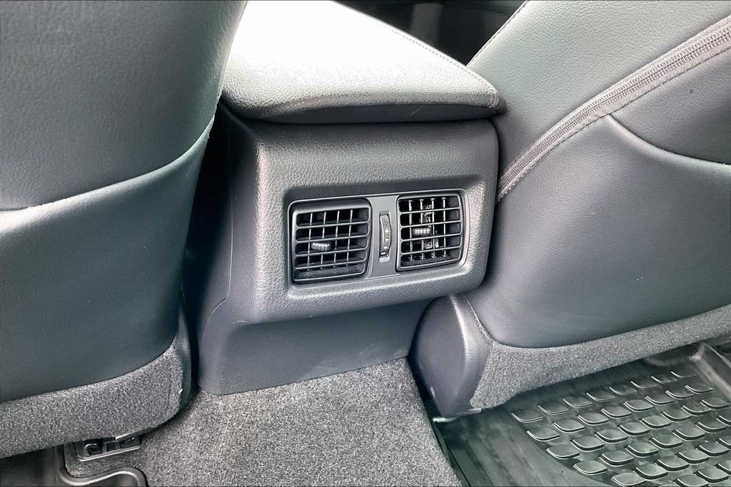 Used 2020 Toyota Camry XLE w/ Sunroof Package FWD image 33
