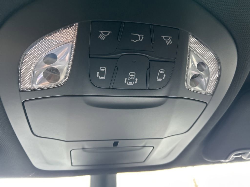 New 2026 Chrysler Voyager LX image 27