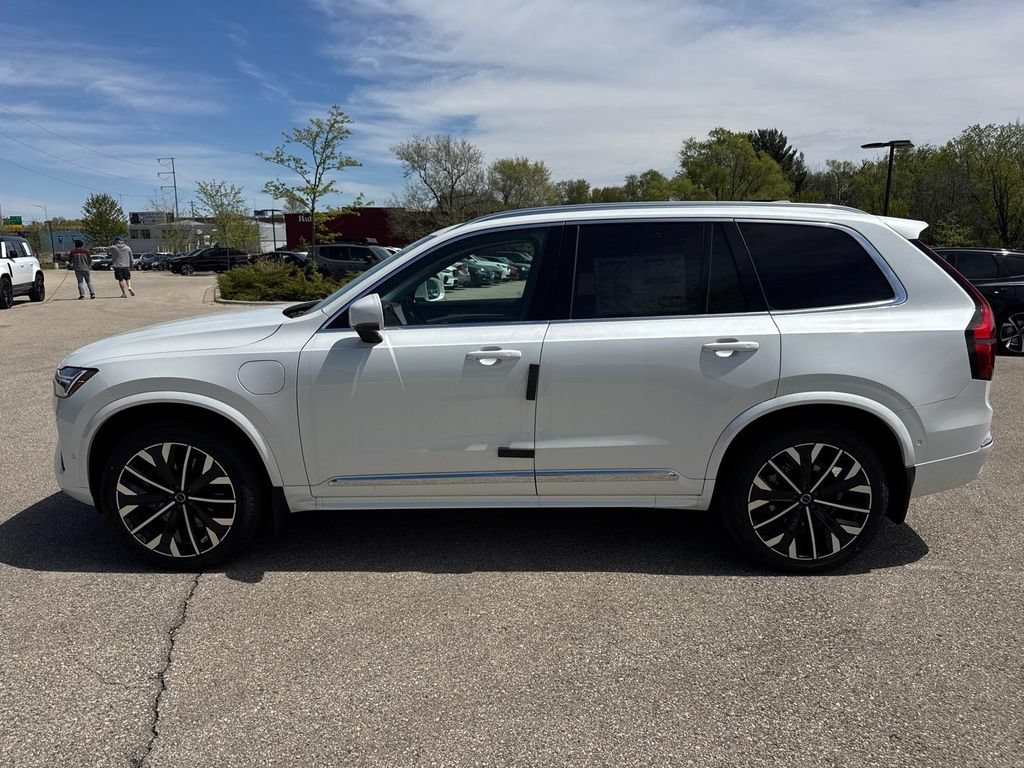 New 2026 Volvo XC90 T8 Plus w/ Protection Package AWD/4WD image 2