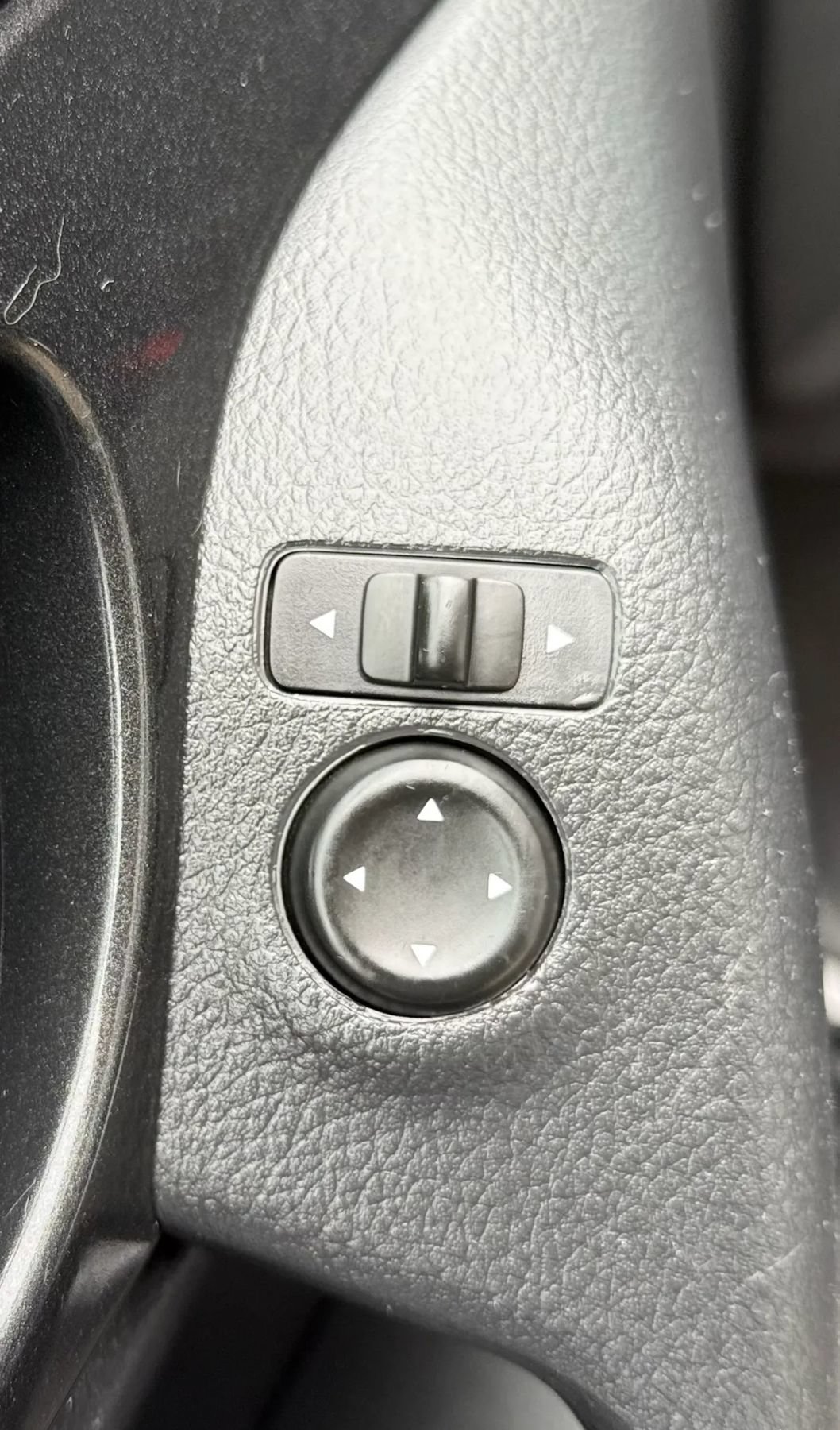 Used 2017 Nissan Rogue S AWD/4WD image 23