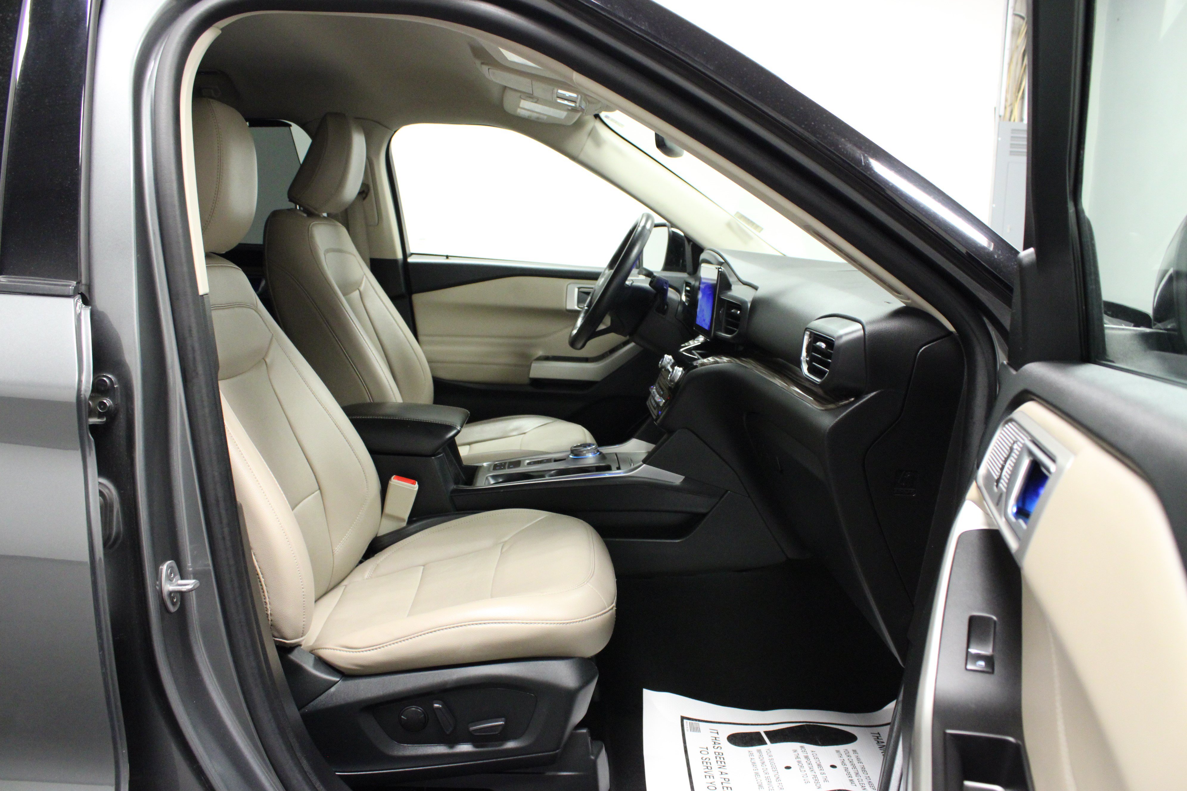Used 2023 Ford Explorer Limited w/ Equipment Group 301A RWD image 17