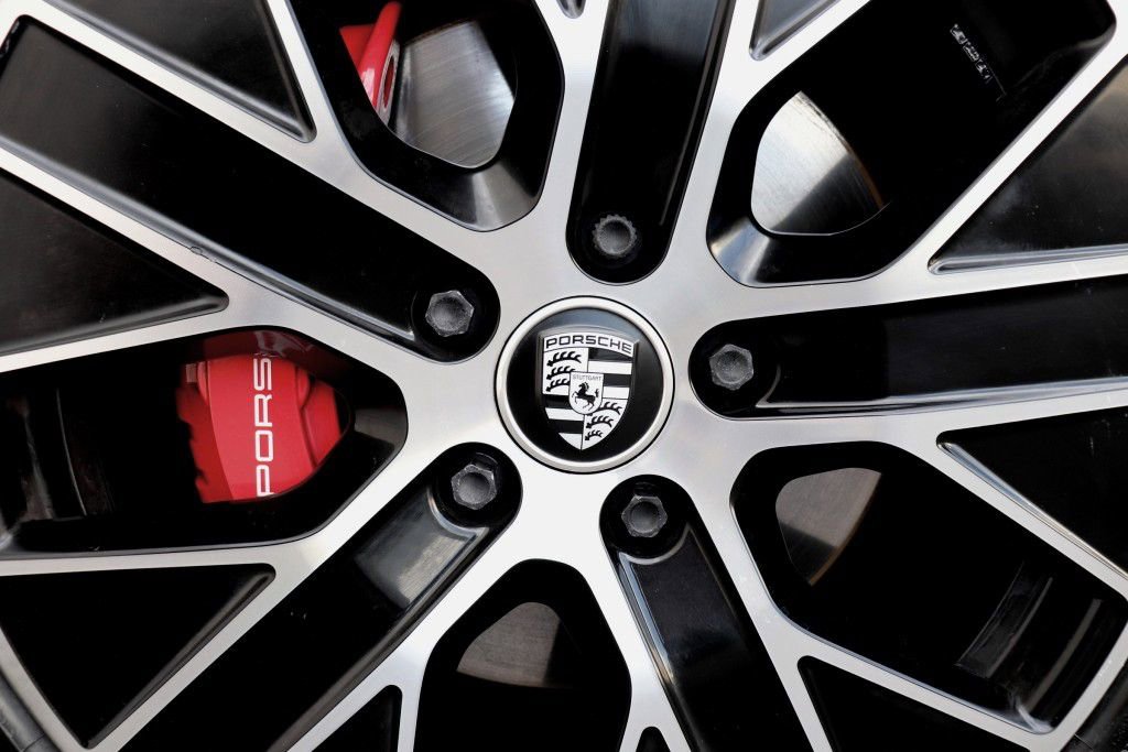 Used 2020 Porsche Taycan 4S image 87