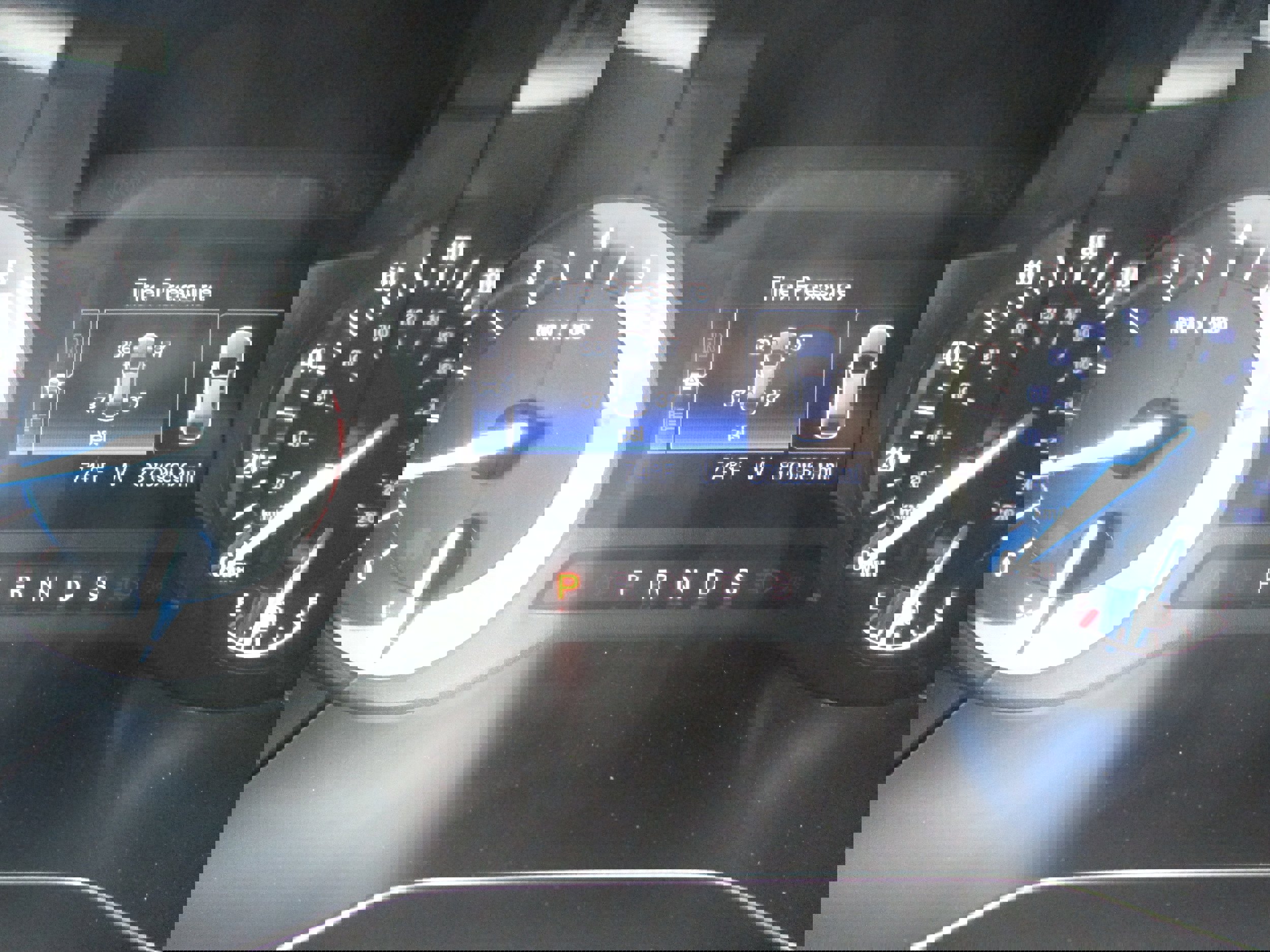 Used 2017 Ford Edge SEL image 18